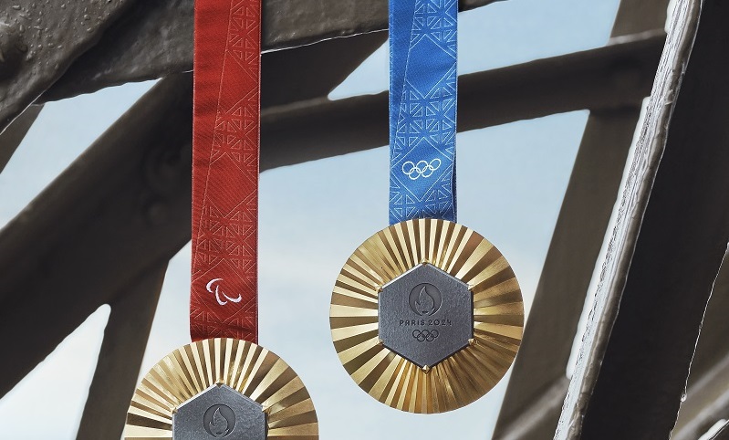 The Paris 2024 gold medal design.